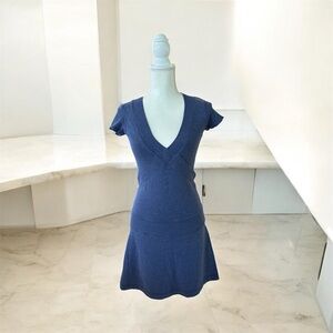 Lululemon Women’s Dress Blue V-Neck Size Small